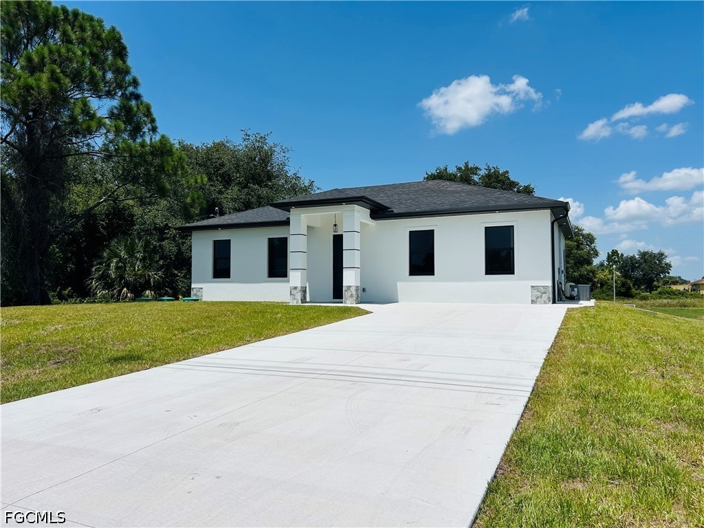 4 Bed SingleFamilyResidence for Sale in Lehigh Acres, photo 4