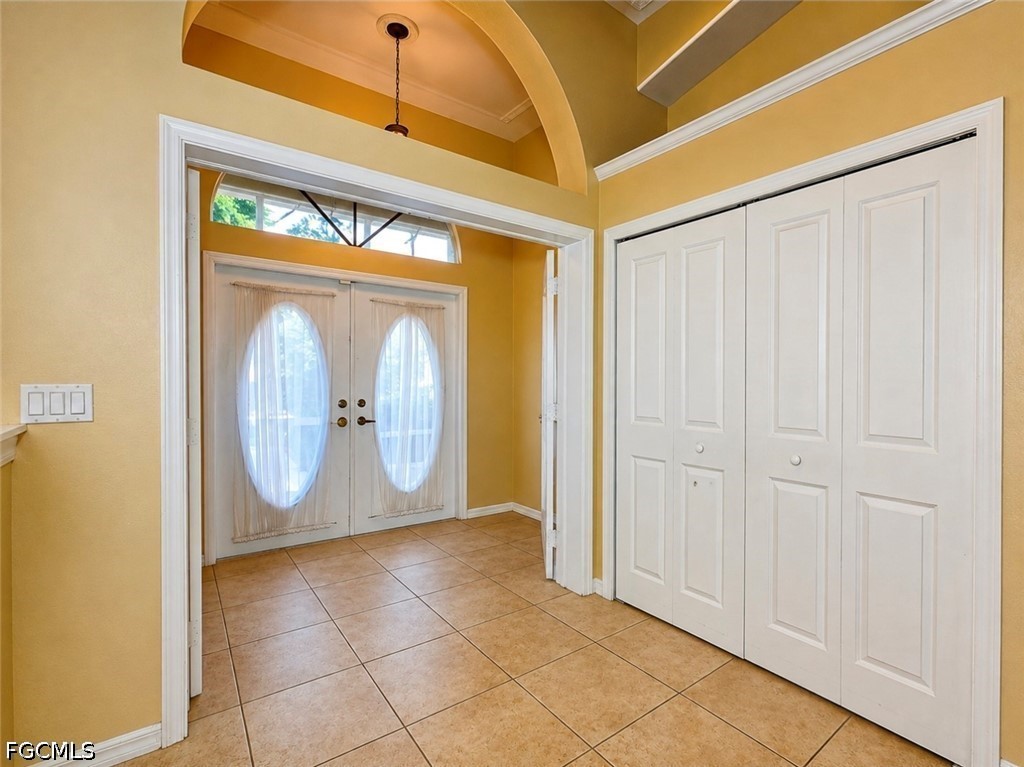 3 Bed Pool Home for Sale in Cape Coral, photo 4