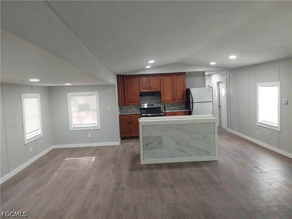 3 Bed ManufacturedHome for Sale in North Fort Myers, photo 4