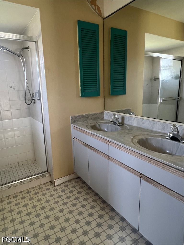 3 Bed Pool Home for Sale in Cape Coral, photo 4