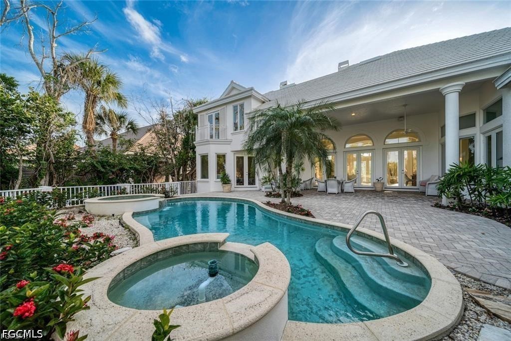 4 Bed Pool Home for Sale in Sanibel, photo 4