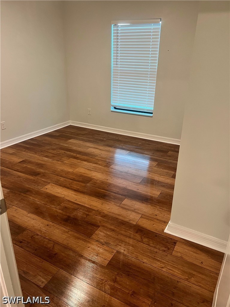 3 Bed SingleFamilyResidence for Sale in Mirror Lakes, photo 4