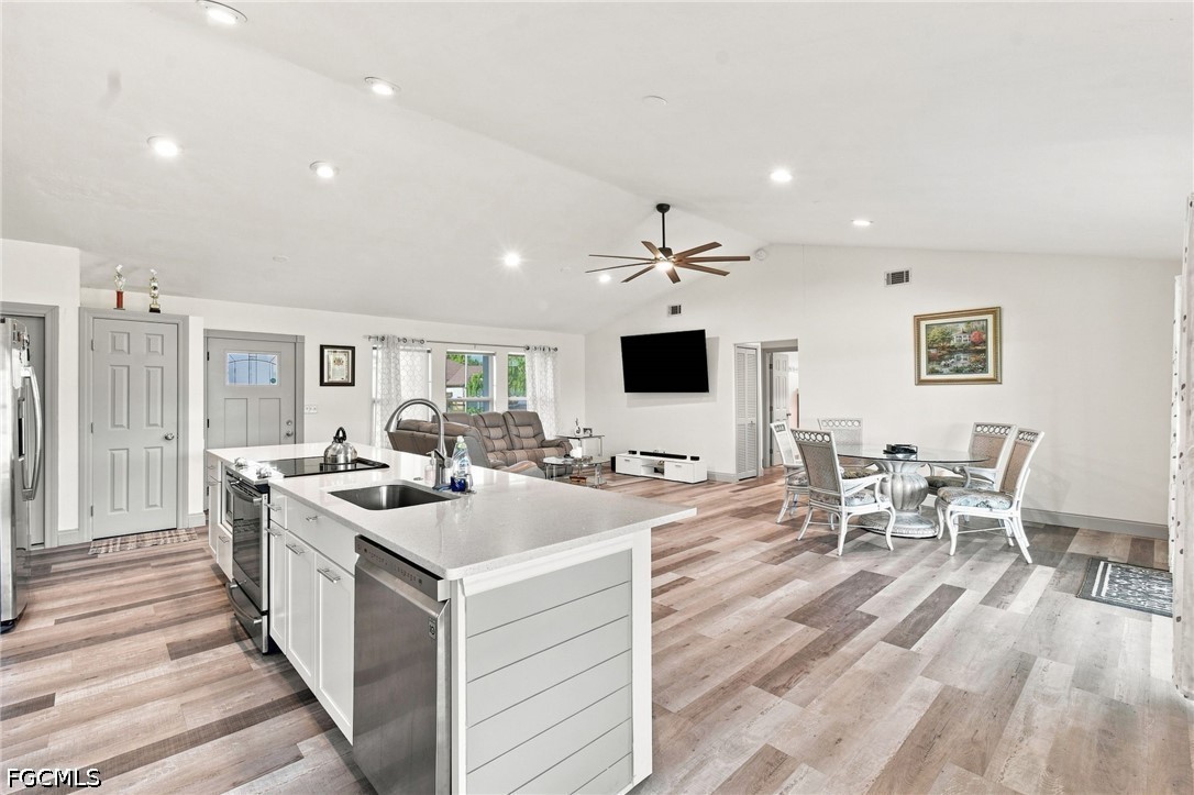 3 Bed Waterfront Home for Sale in Cape Coral, photo 4