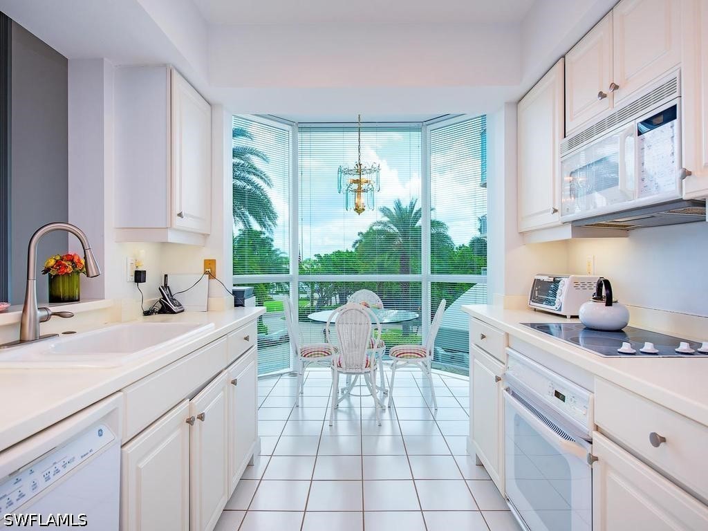 2 Bed Condominium for Sale in Naples, photo 4