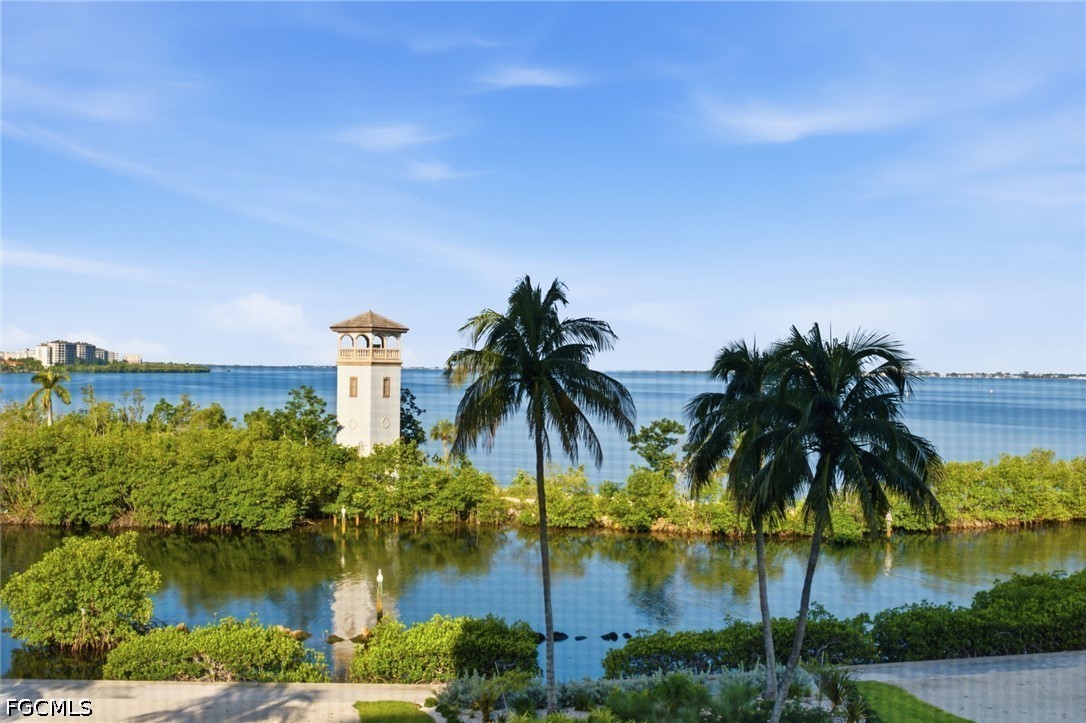 3 Bed Waterfront Home for Sale in The Shores, photo 4
