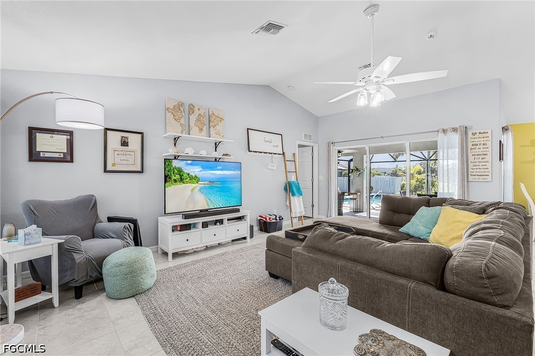 3 Bed Pool Home for Sale in Cape Coral, photo 4
