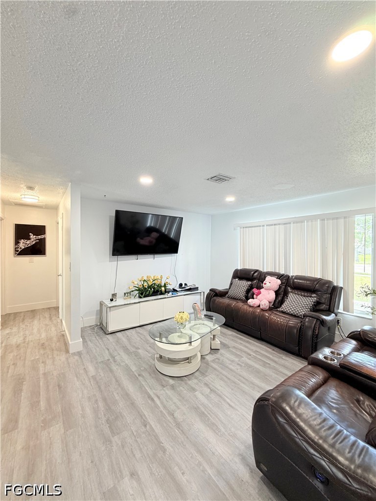 3 Bed Pool Home for Sale in Cape Coral, photo 4