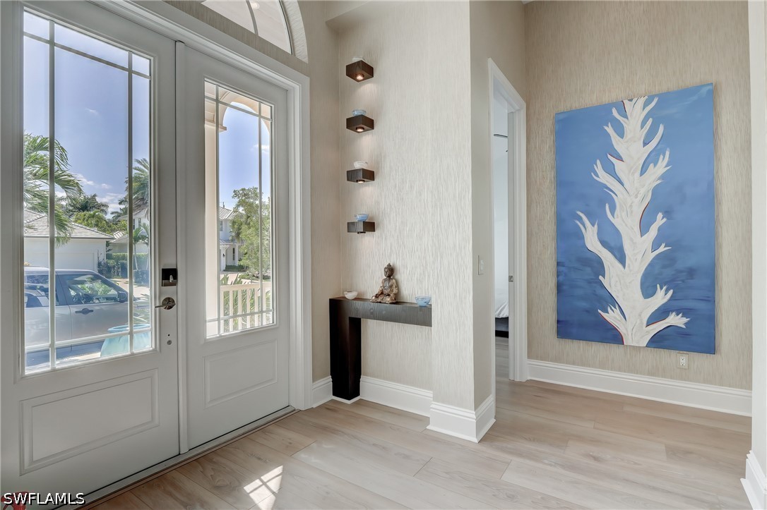 5 Bed Pool Home for Sale in Olde Naples, photo 4