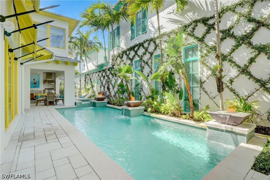 4 Bed Pool Home for Sale in Olde Naples, photo 4