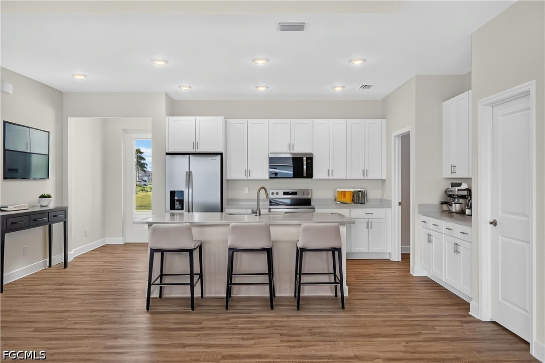 4 Bed SingleFamilyResidence for Sale in Cape Coral, photo 4