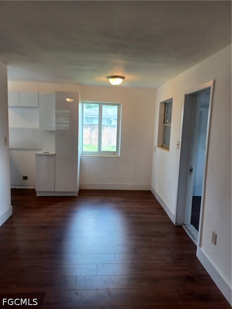 3 Bed SingleFamilyResidence for Sale in Fort Myers, photo 4