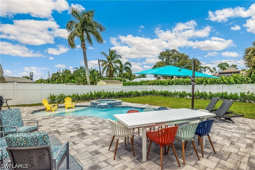 3 Bed Pool Home for Sale in Naples Park, photo 4