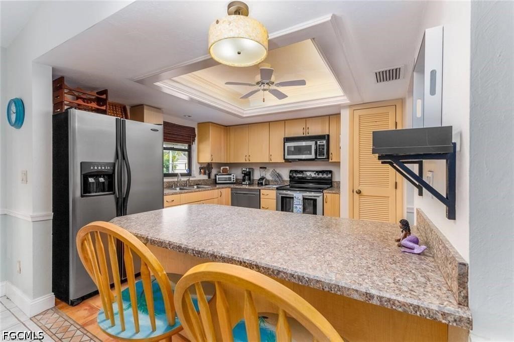 3 Bed Pool Home for Sale in Cape Coral, photo 4