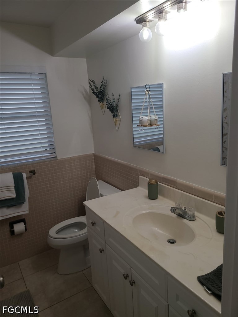 2 Bed Waterfront Home for Sale in Cape Coral, photo 4