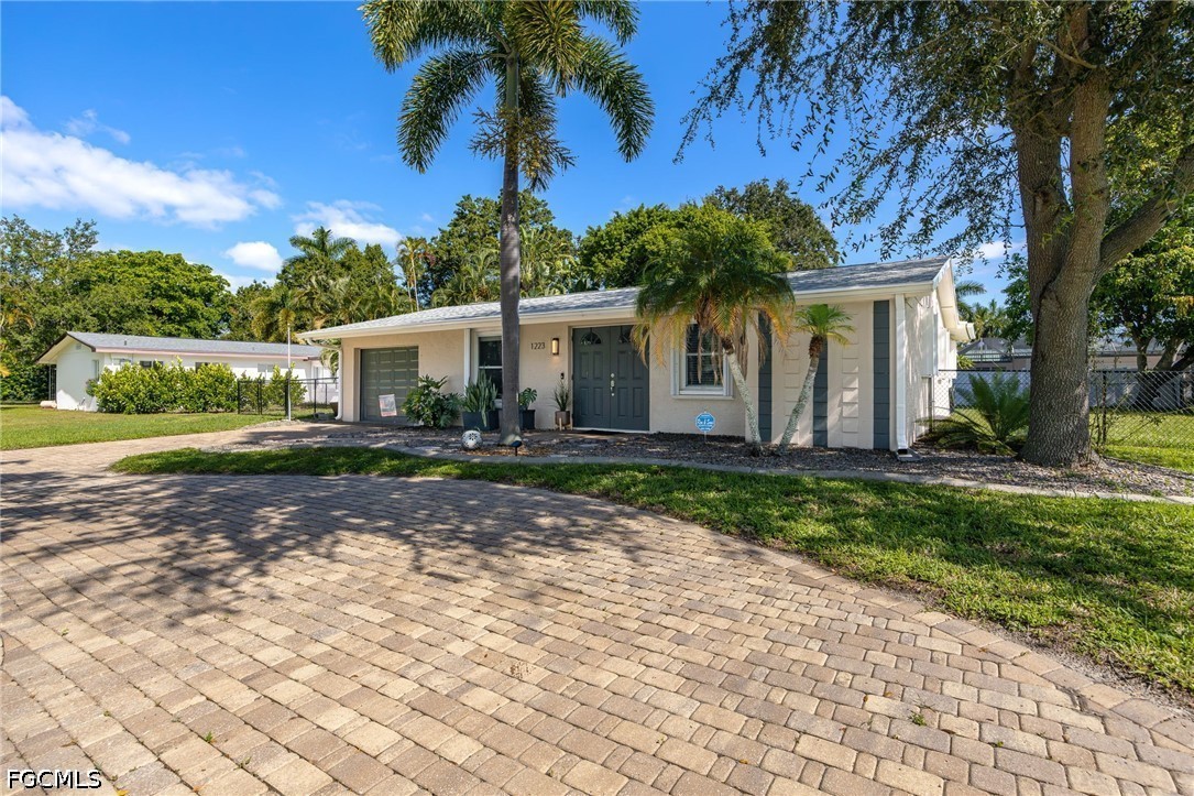 3 Bed SingleFamilyResidence for Sale in Caloosa View, photo 4