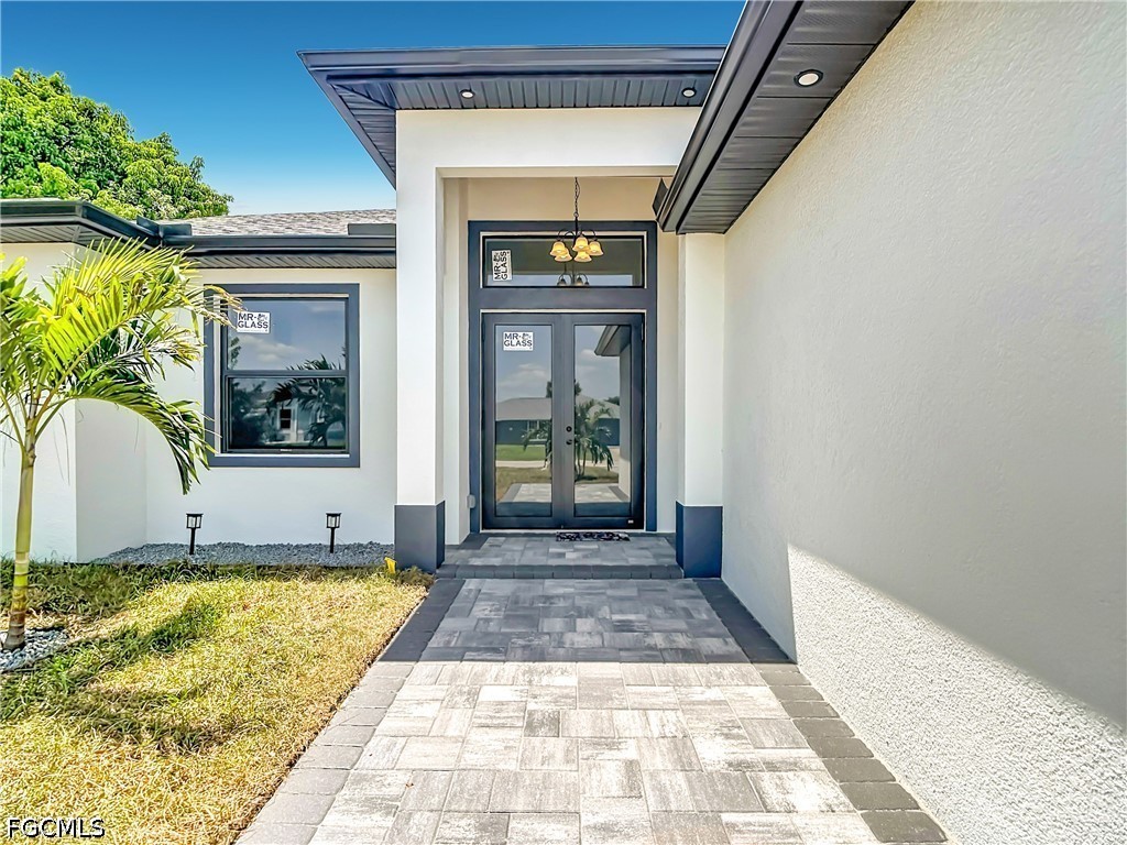 3 Bed Waterfront Home for Sale in Lehigh Acres, photo 4