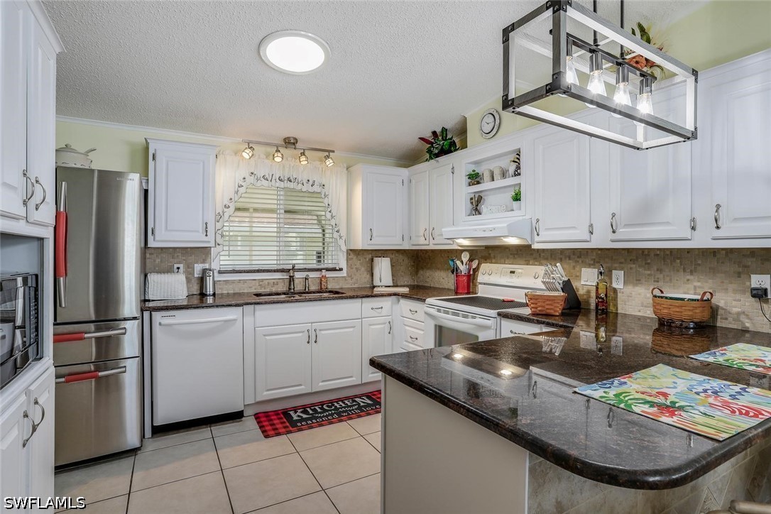 2 Bed Waterfront Home for Sale in Bonita Springs, photo 4
