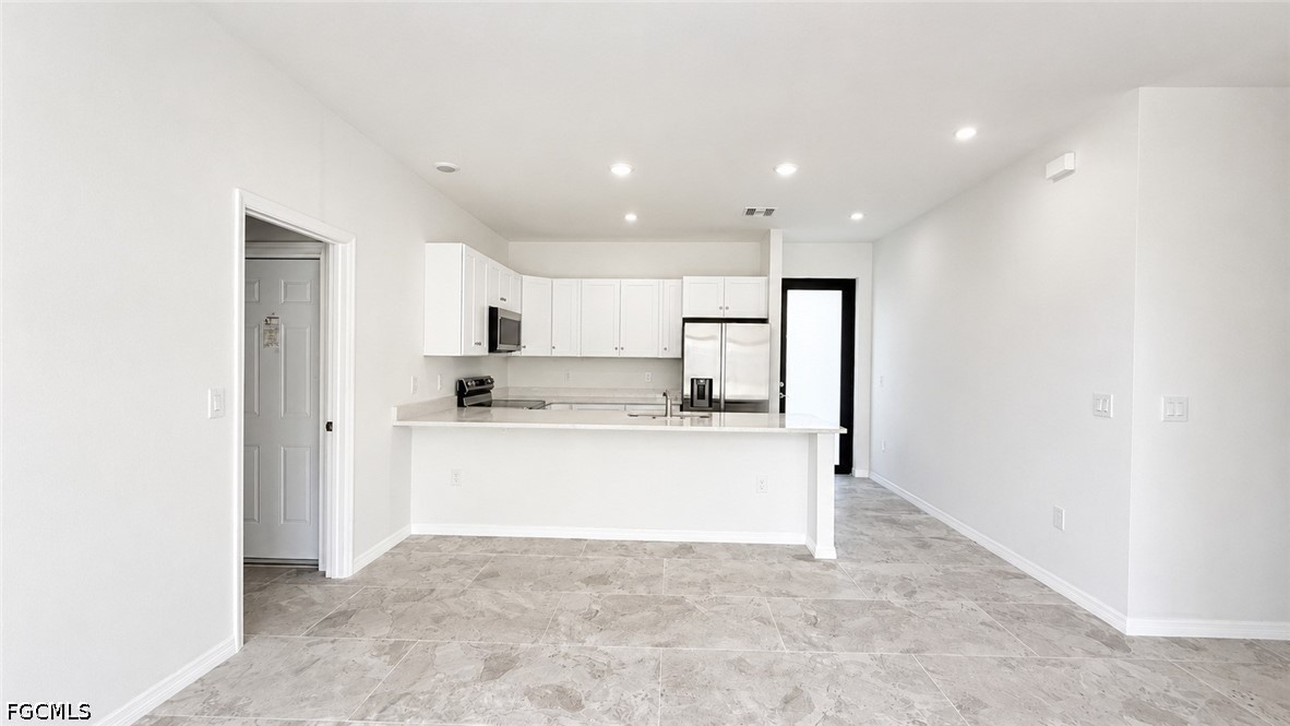 3 Bed SingleFamilyResidence for Sale in Lehigh Acres, photo 4