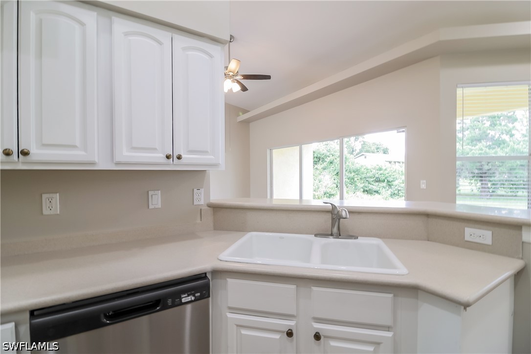 3 Bed SingleFamilyResidence for Sale in Lehigh Acres, photo 4