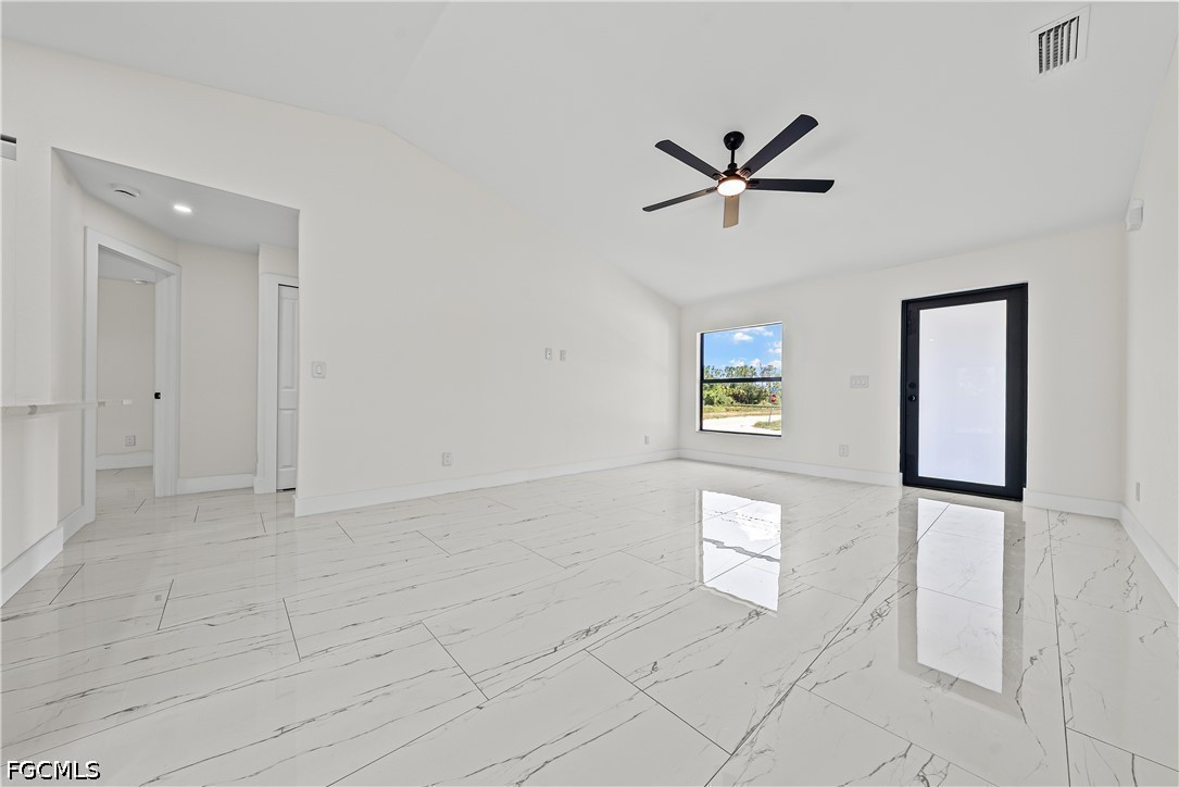 3 Bed SingleFamilyResidence for Sale in Lehigh Acres, photo 4