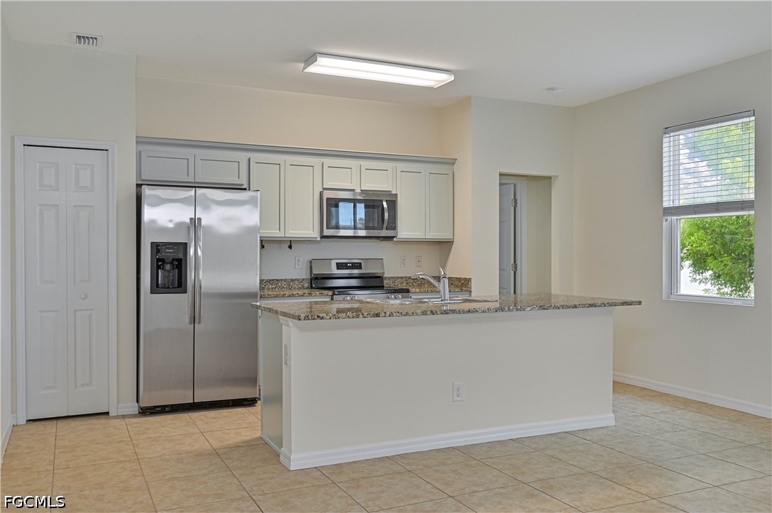 3 Bed SingleFamilyResidence for Sale in Cape Coral, photo 4