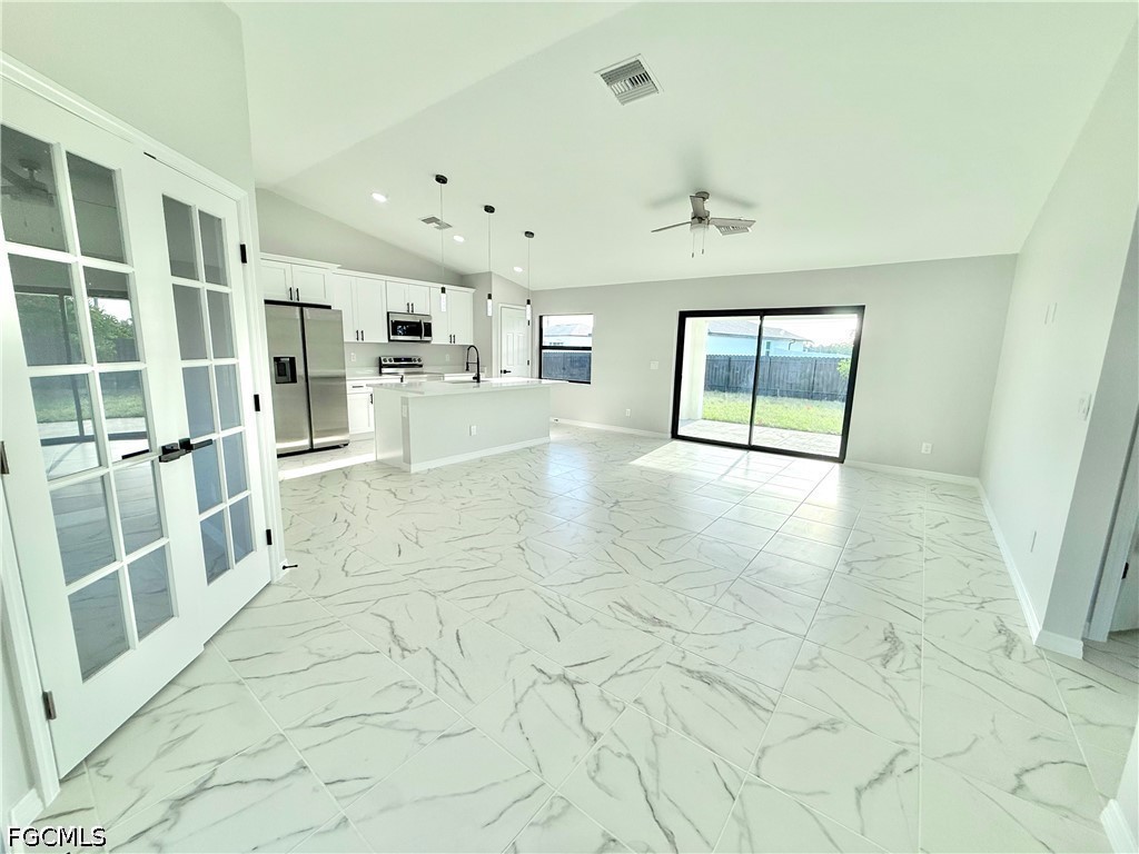 3 Bed SingleFamilyResidence for Sale in Cape Coral, photo 4