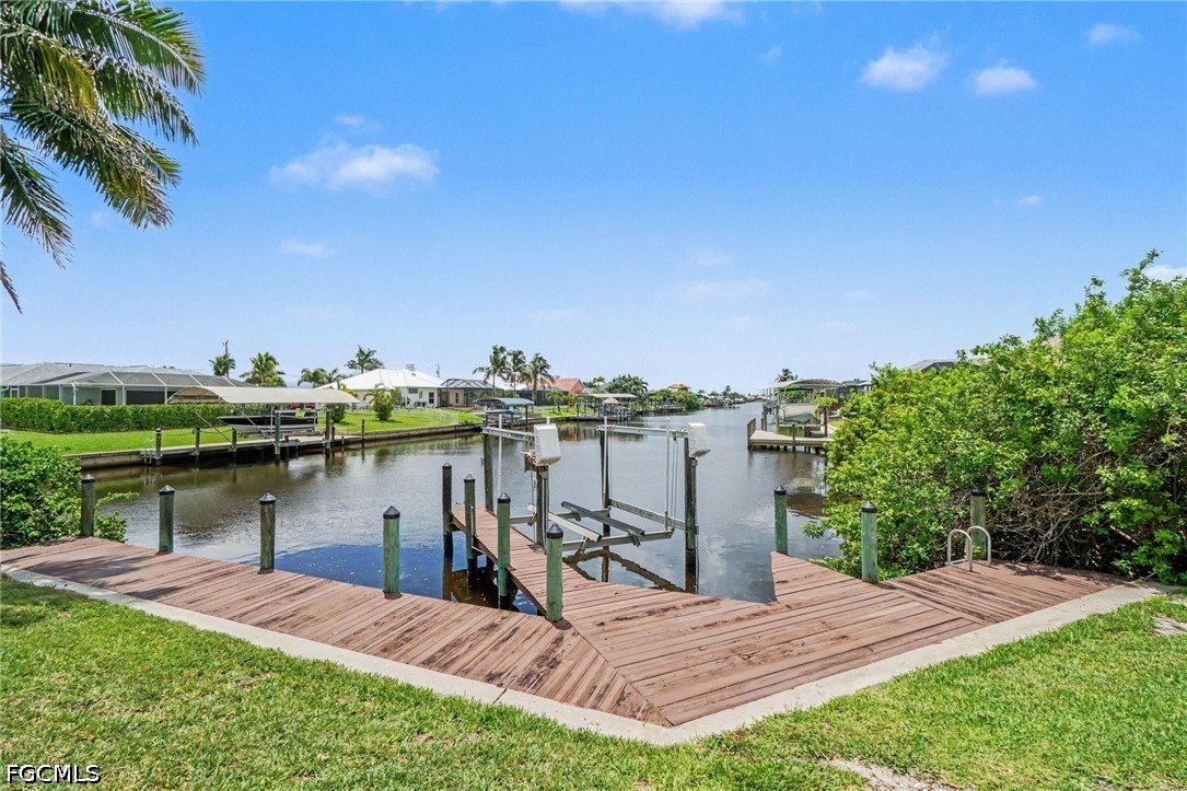 3 Bed Pool Home for Sale in Cape Coral, photo 4