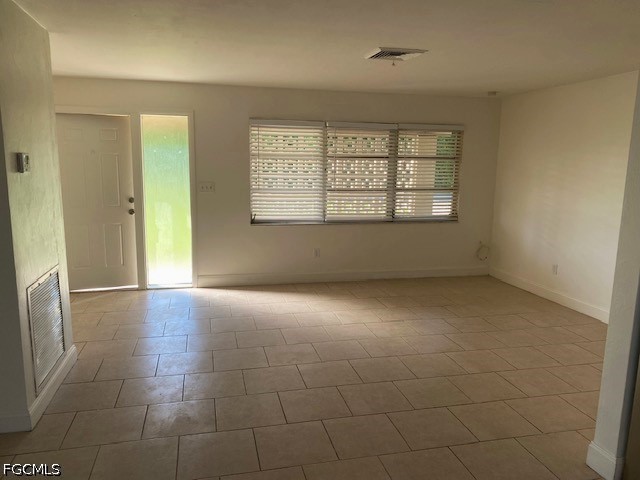 3 Bed SingleFamilyResidence for Sale in Lehigh Acres, photo 4