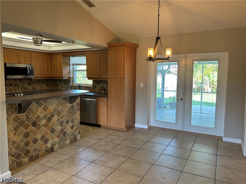 3 Bed SingleFamilyResidence for Sale in Cape Coral, photo 4