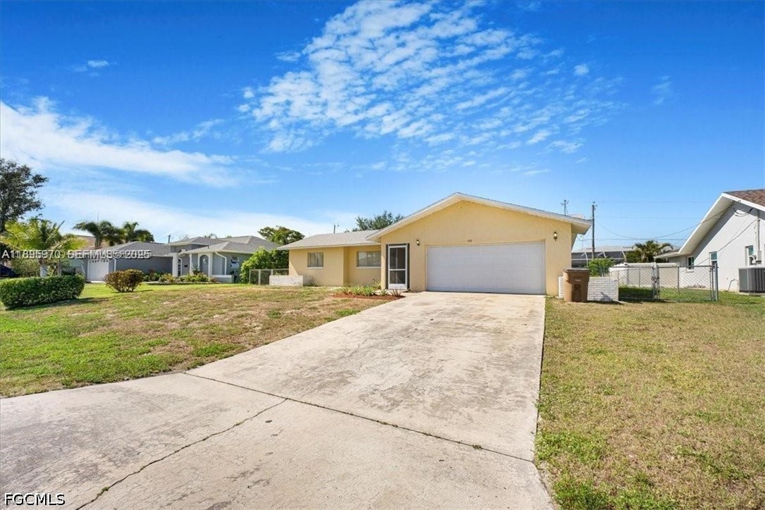 3 Bed Pool Home for Sale in Cape Coral, photo 4