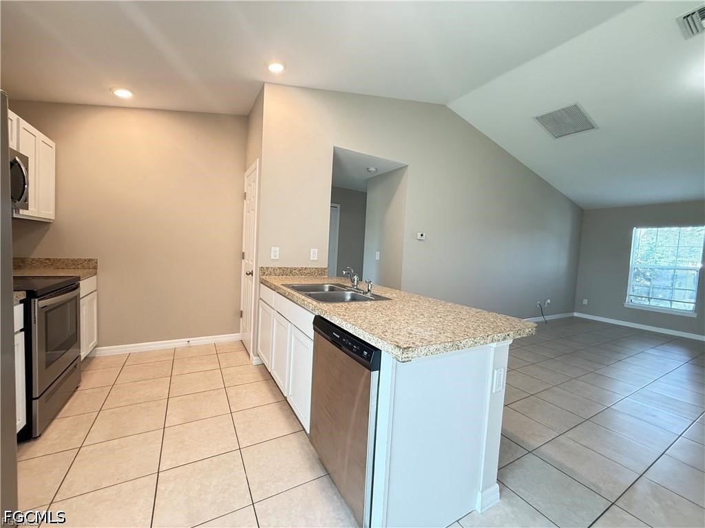 3 Bed SingleFamilyResidence for Sale in Cape Coral, photo 4