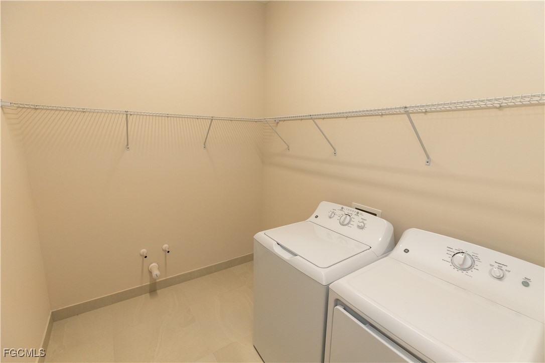 3 Bed SingleFamilyResidence for Sale in Valencia Harbor, FL — photo 31