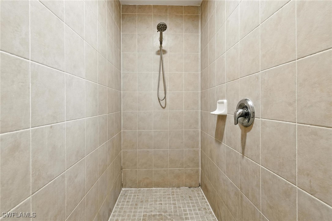 3 Bed SingleFamilyResidence for Sale in Fort Myers, FL — photo 31