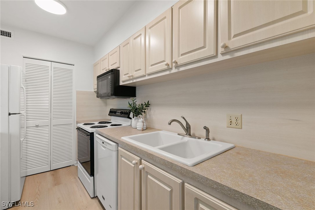 1 Bed Condominium for Sale in Naples, FL, $275,000 — photo 31