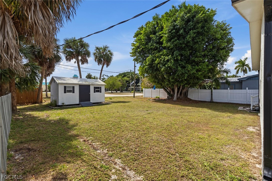 3 Bed SingleFamilyResidence for Sale in Metes And Bounds, FL — photo 31