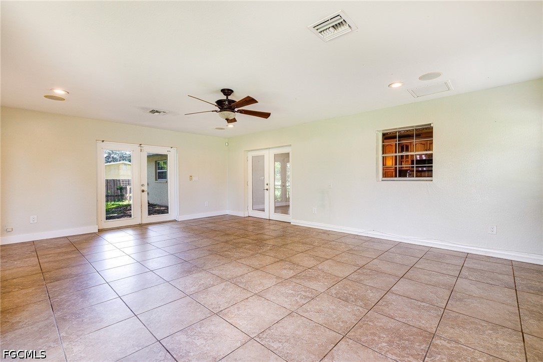 3 Bed SingleFamilyResidence for Sale in Fort Myers, photo 31