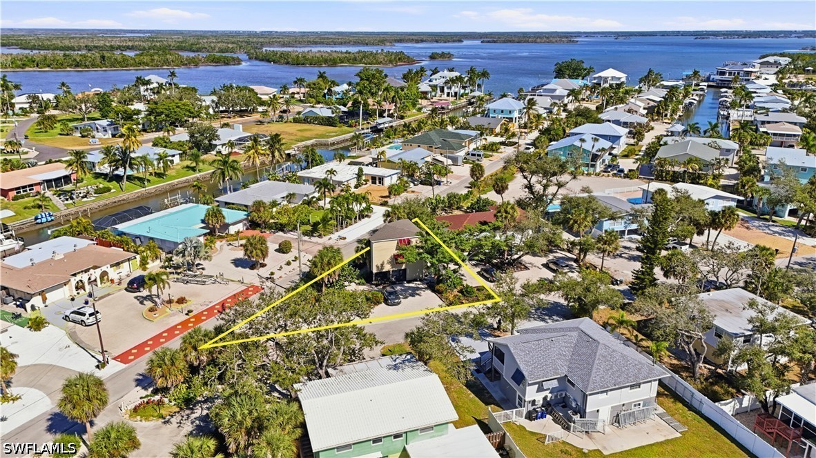 2 Bed SingleFamilyResidence for Sale in Gulf Heights, FL — photo 31