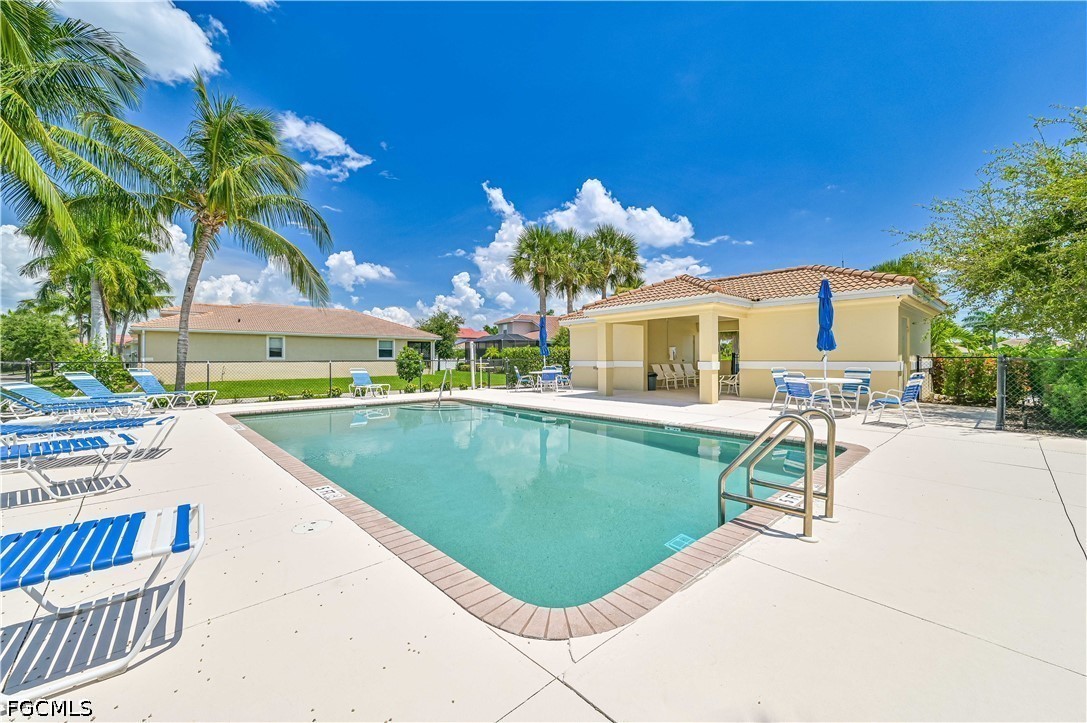 4 Bed Waterfront Home for Sale in Banyan Bay, FL, $394,000 — photo 31
