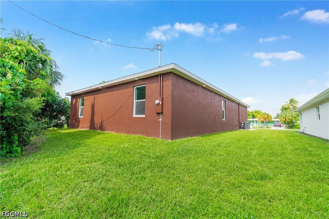 3 Bed SingleFamilyResidence for Sale in Fort Myers, FL — photo 31