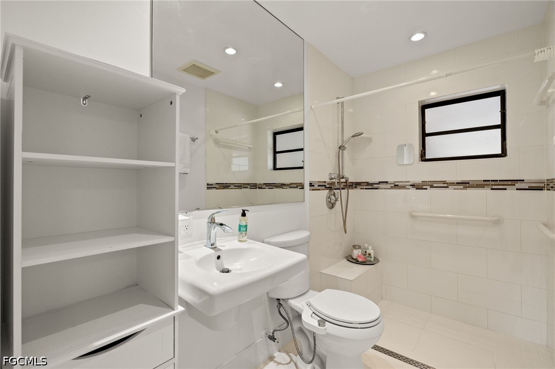 3 Bed SingleFamilyResidence for Sale in Fort Myers, photo 31