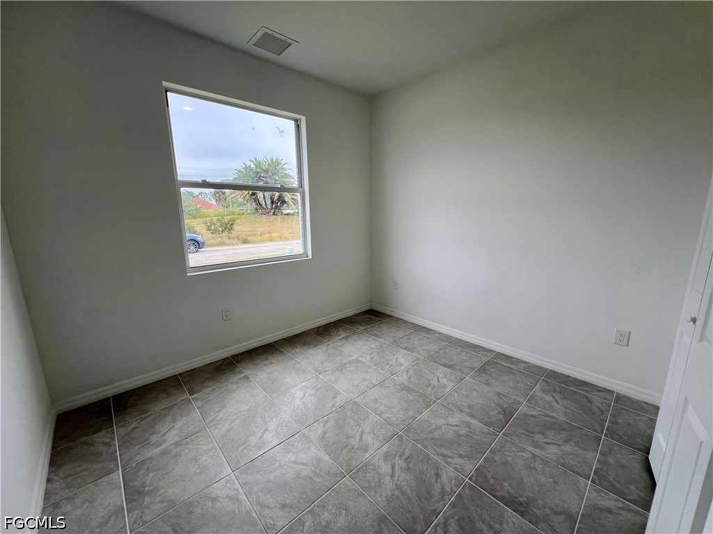3 Bed Attached for Sale in Mirror Lakes, photo 31