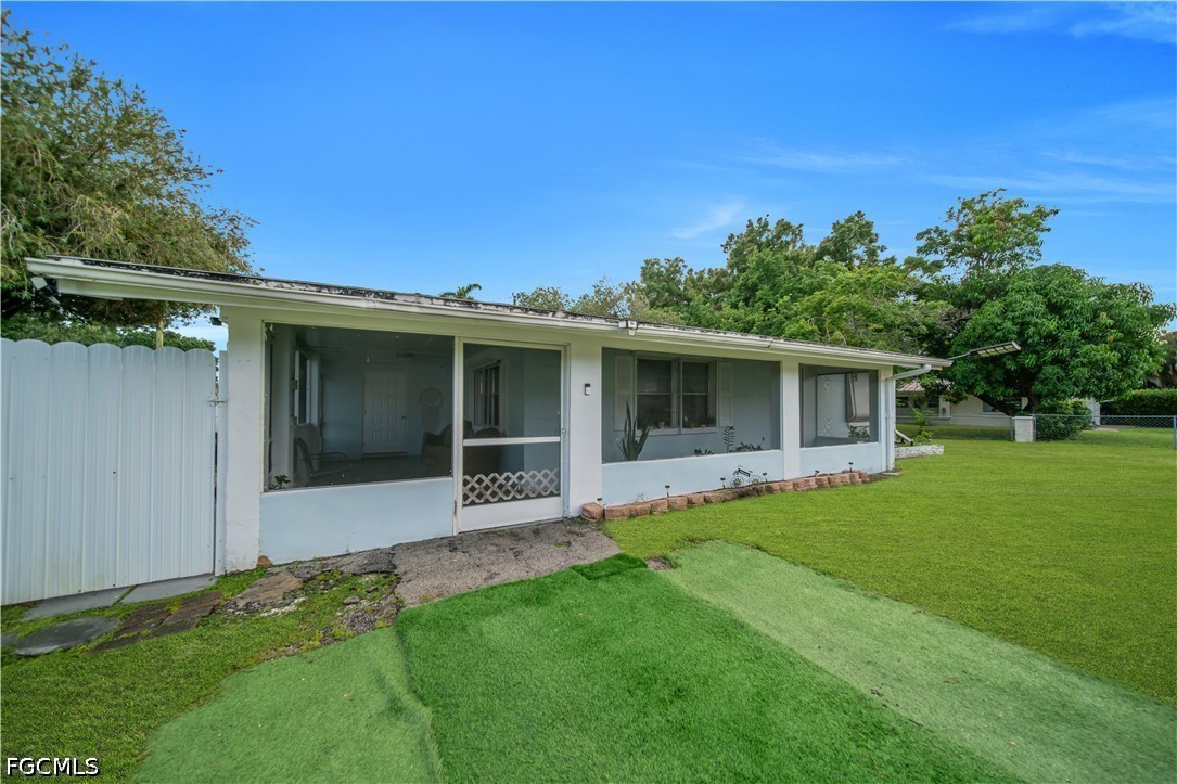 2 Bed SingleFamilyResidence for Sale in North Fort Myers, photo 31