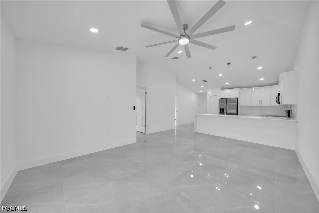 6 Bed Duplex for Sale in Lehigh Estates, photo 31