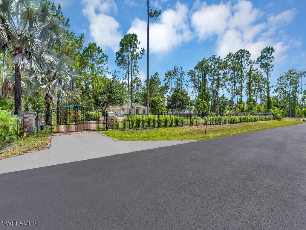 3 Bed SingleFamilyResidence for Sale in Naples, photo 32