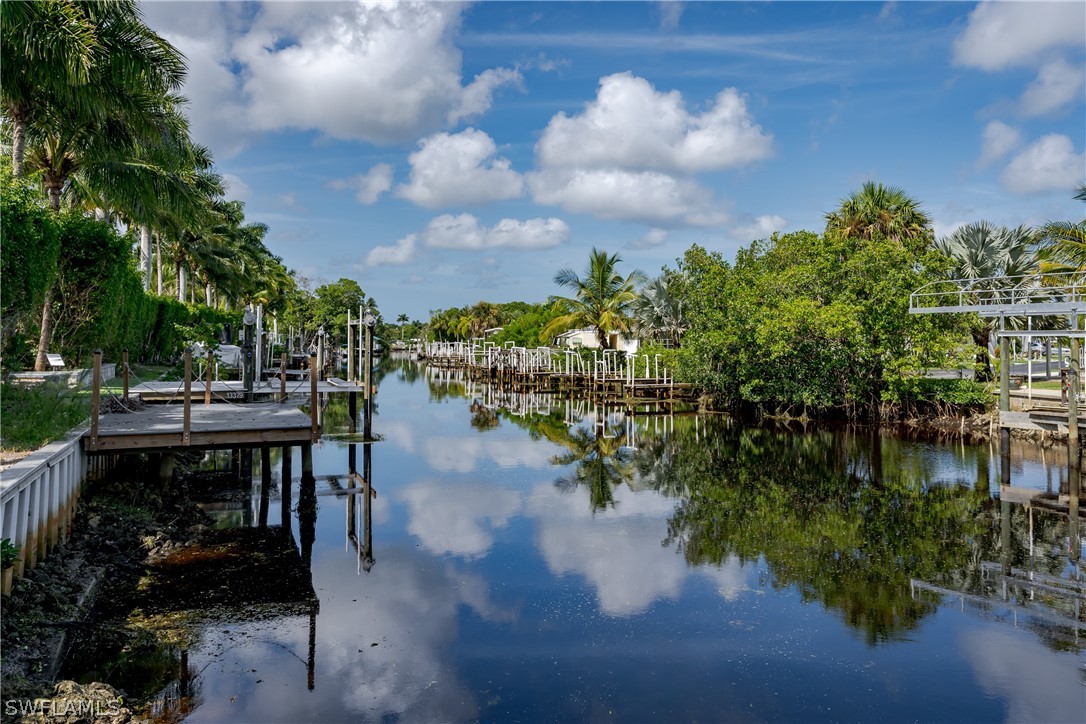 Waterfront Home for Sale in Naples, photo 32