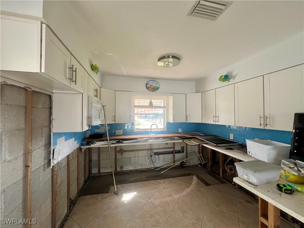 2 Bed Waterfront Home for Sale in Matlacha, photo 32