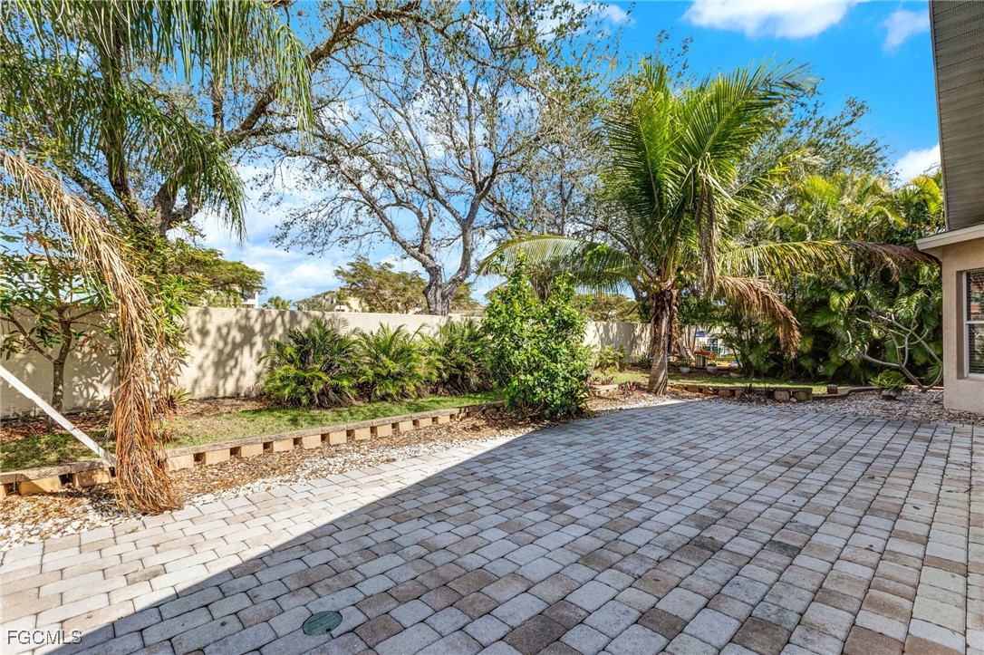 3 Bed SingleFamilyResidence for Sale in Fort Myers, FL — photo 32