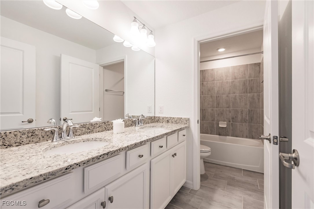 4 Bed SingleFamilyResidence for Sale in Portico, FL — photo 32