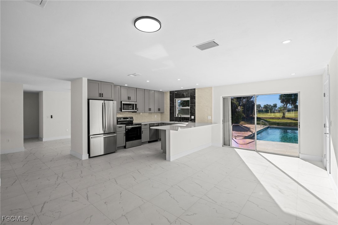 3 Bed Pool Home for Sale in Oakland Hills, photo 32