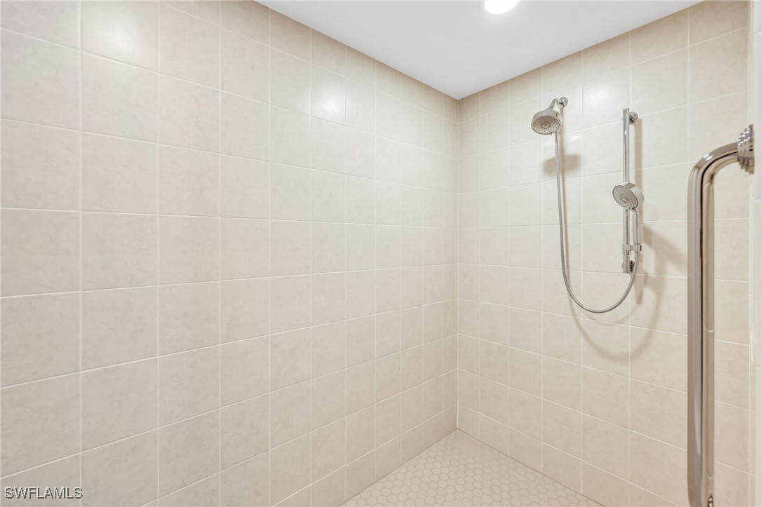3 Bed Waterfront Home for Sale in Aqua, photo 32